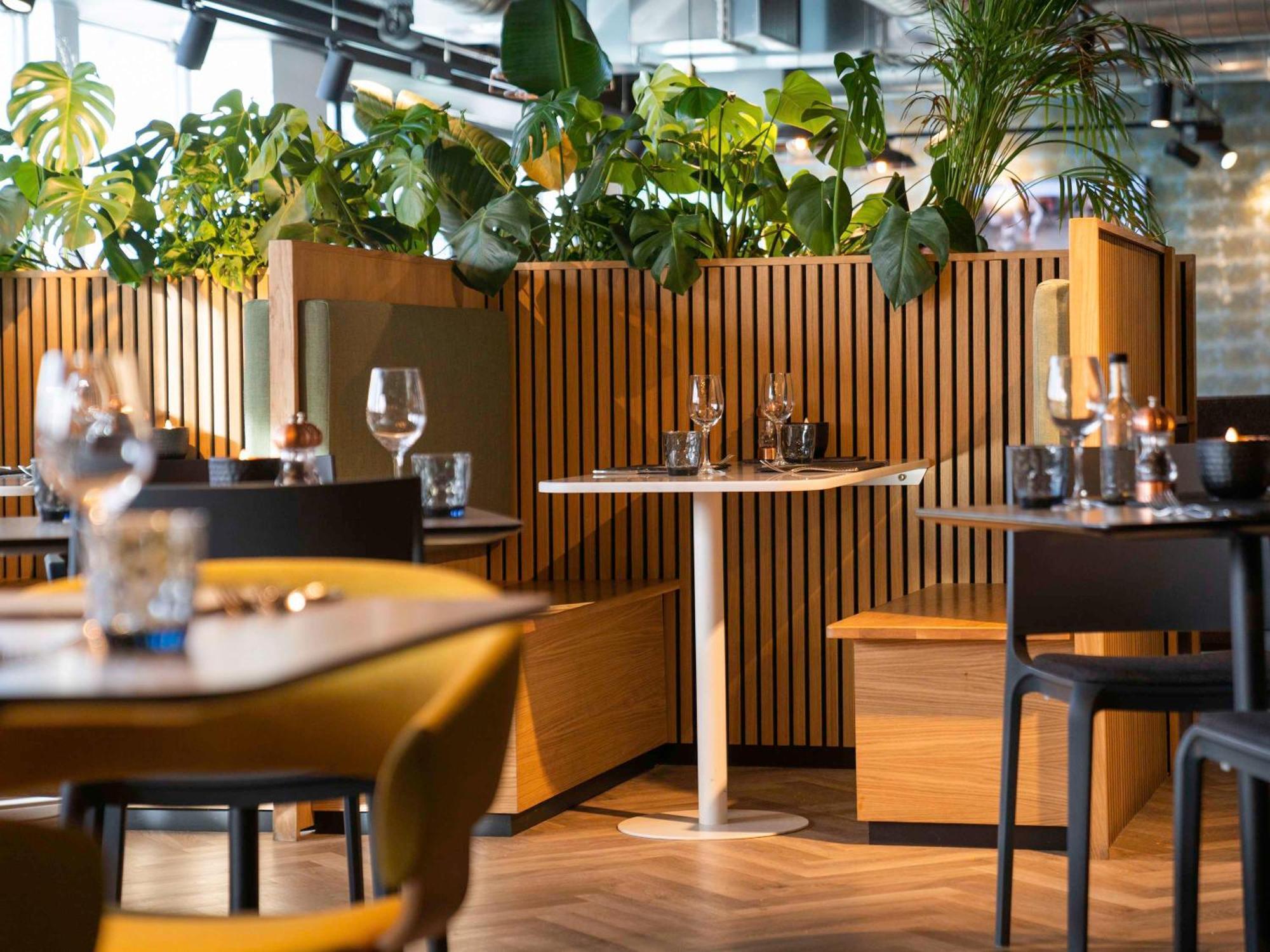 Mercure Newport Экстерьер фото