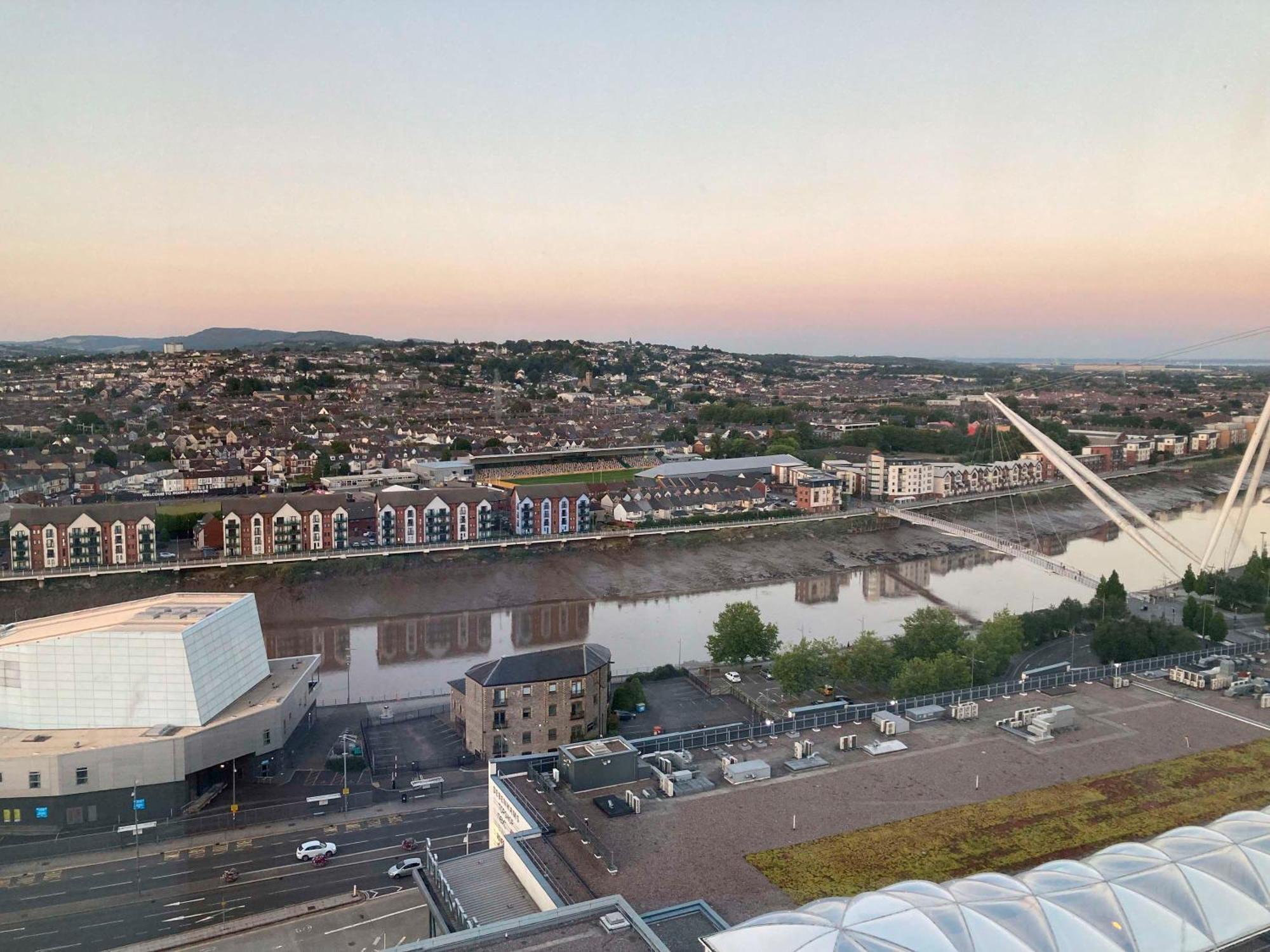 Mercure Newport Экстерьер фото
