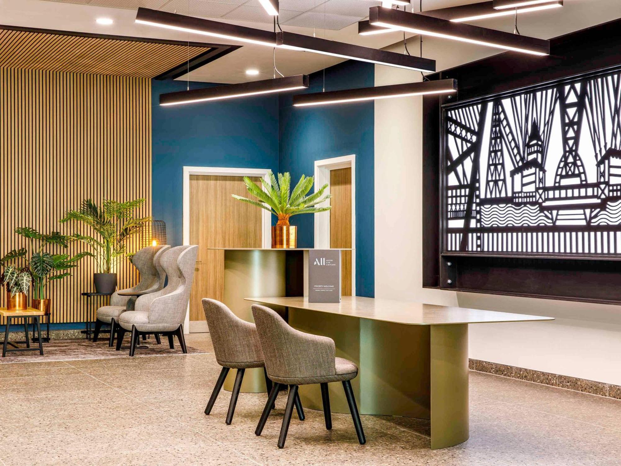Mercure Newport Экстерьер фото